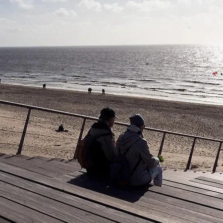بيت للعطل The Little House By The Sea إغموند آن زي